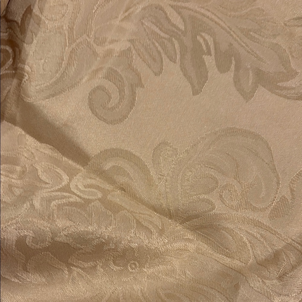 Round table cloth